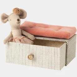 Toys & Books | Toys & Books | Pepa London Dancing Mouse in Daybed, Little Sister
